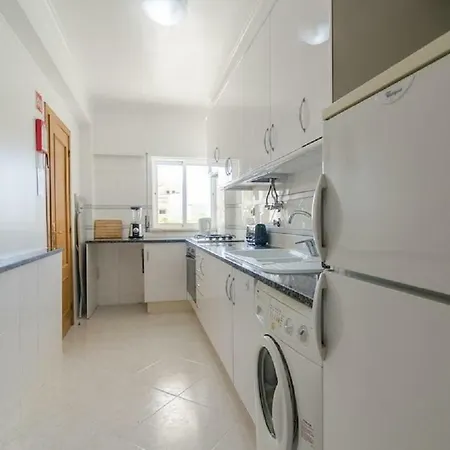 Centrally Located With Pool View אלבופיירה