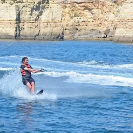 Centrally Located With Pool View דירה אלבופיירה