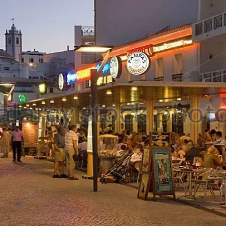 Centrally Located With Pool View דירה *