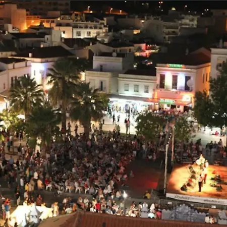 Centrally Located With Pool View דירה אלבופיירה