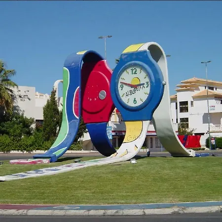 Centrally Located With Pool View * אלבופיירה