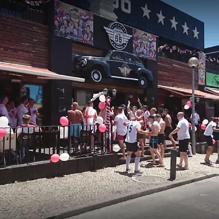 Centrally Located With Pool View אלבופיירה