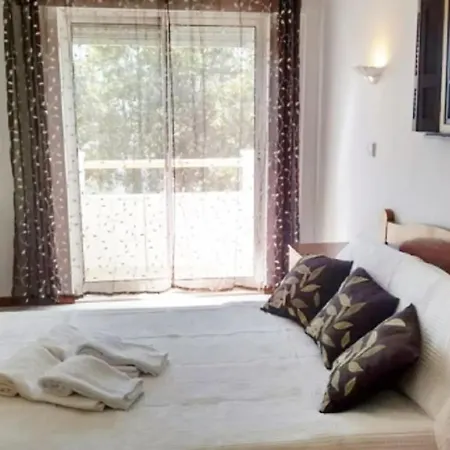 דירה Centrally Located With Pool View