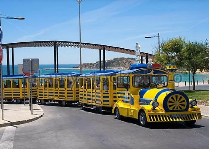 Daire Centrally Located With Pool View Albufeira