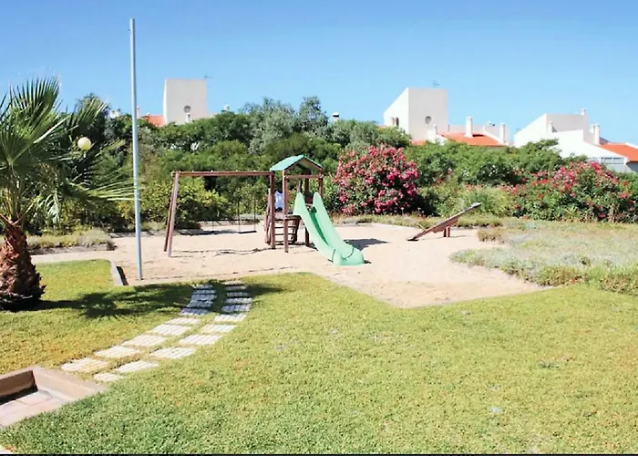 Centrally Located With Pool View Daire Albufeira