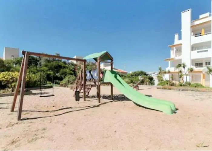 Centrally Located With Pool View Daire *