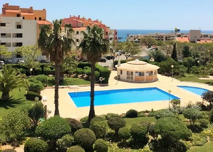 Daire Centrally Located With Pool View