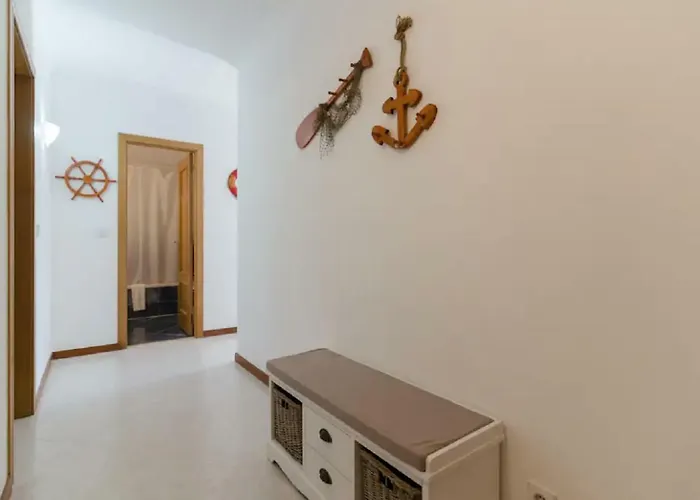 Daire Centrally Located With Pool View *