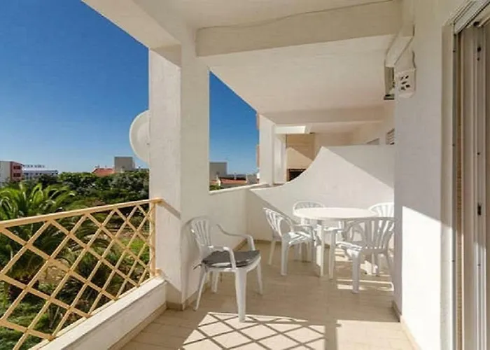 Centrally Located With Pool View Daire Albufeira