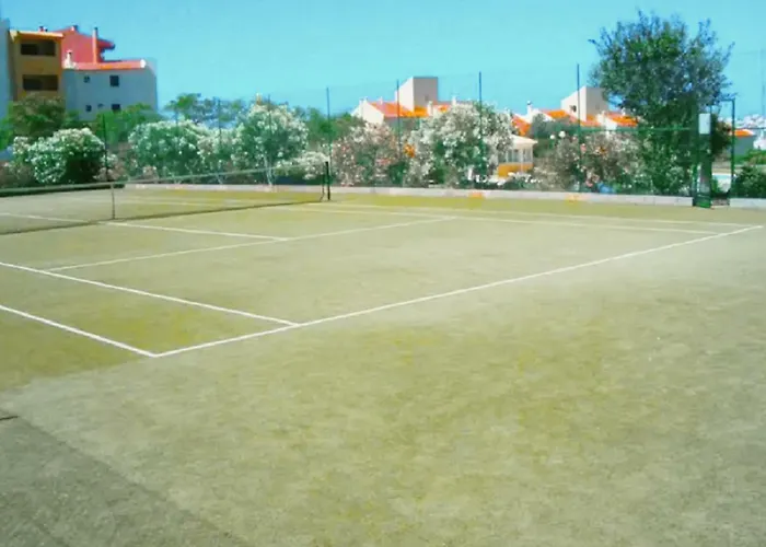 Centrally Located With Pool View Daire *