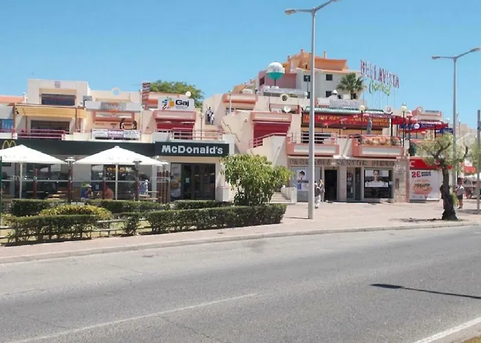 Centrally Located With Pool View Daire *