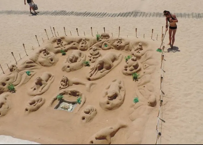 Centrally Located With Pool View Appartement