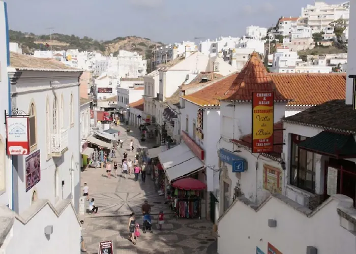 Centrally Located With Pool View Daire *