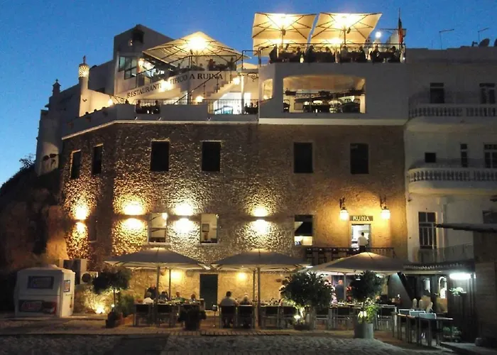 Daire Centrally Located With Pool View *