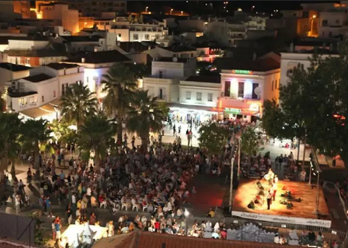 Centrally Located With Pool View Daire Albufeira