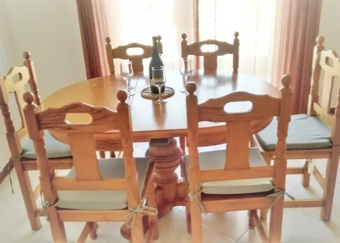 Centrally Located With Pool View Daire *