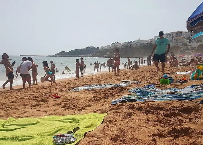 Centrally Located With Pool View Daire *