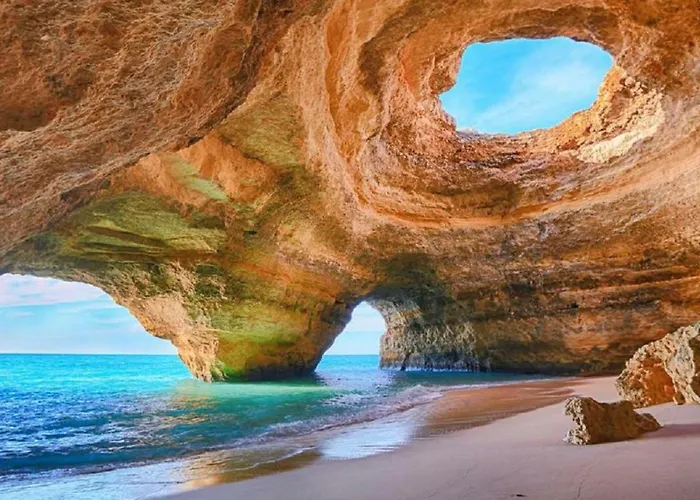 Daire Centrally Located With Pool View *