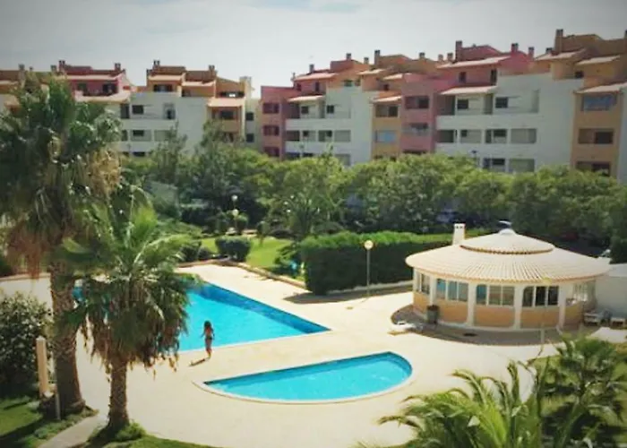 Centrally Located With Pool View Daire *