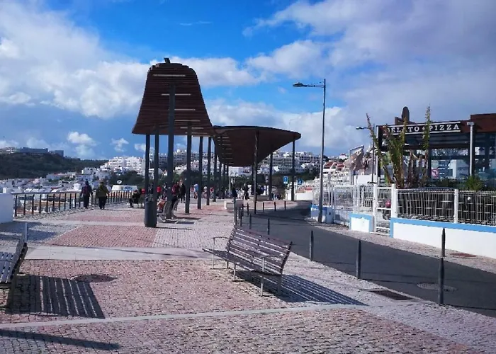 Daire Centrally Located With Pool View *