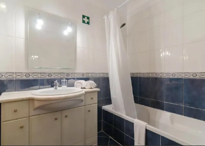 Centrally Located With Pool View Albufeira