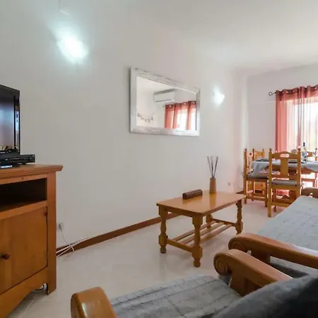 Apartment Centrally Located With Pool View