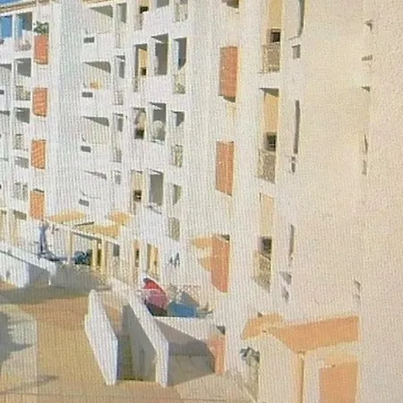 Centrally Located With Pool View Albufeira