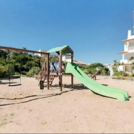 Centrally Located With Pool View Apartment *