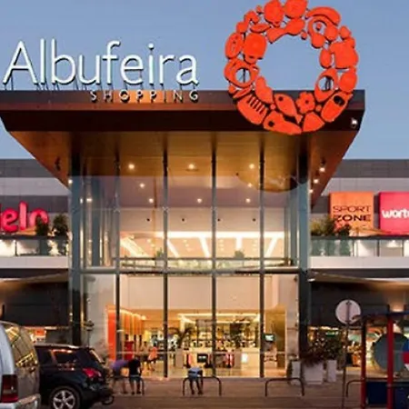 Apartment Centrally Located With Pool View *