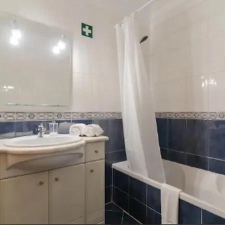 Centrally Located With Pool View Albufeira