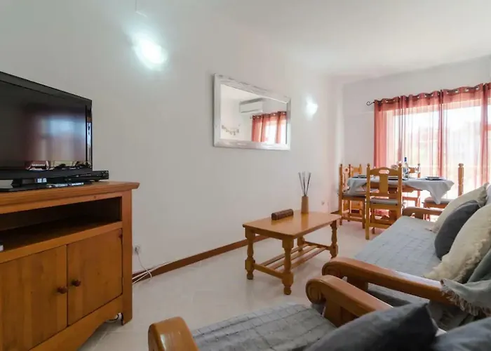 Apartamento Centrally Located With Pool View