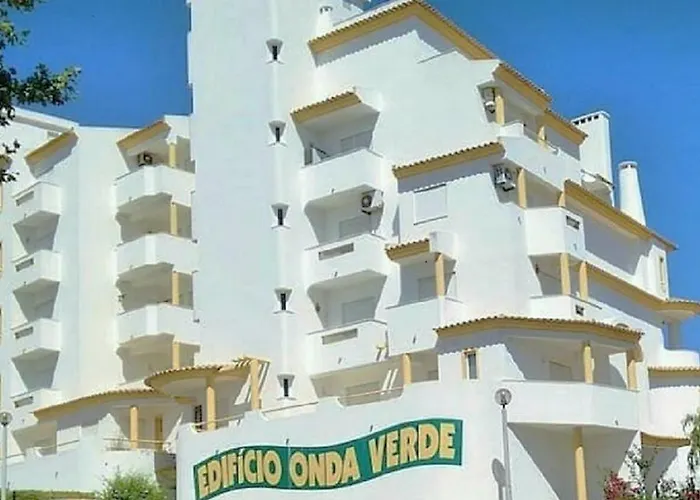 Centrally Located With Pool View Apartamento