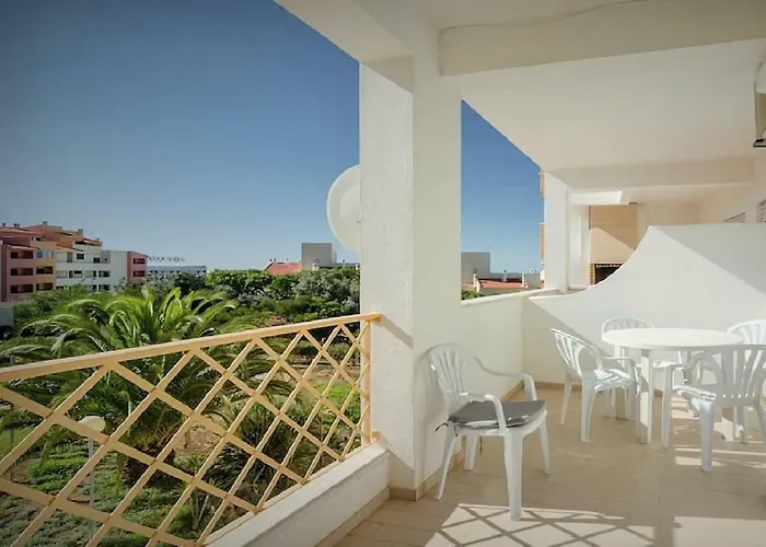 Apartamento Centrally Located With Pool View