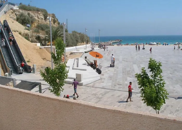 Centrally Located With Pool View Apartamento Albufeira