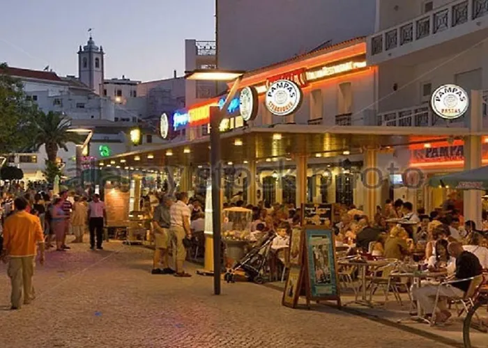 Centrally Located With Pool View Apartamento *