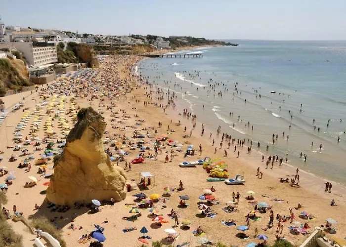 Centrally Located With Pool View Apartamento *