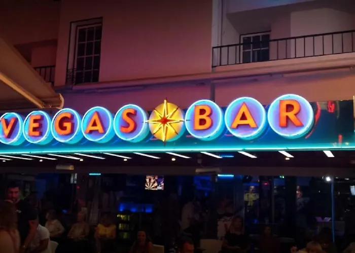 Centrally Located With Pool View Apartamento *