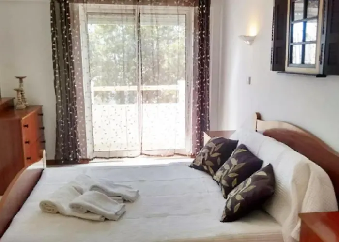 Apartamento Centrally Located With Pool View