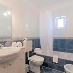 Centrally Located With Pool View Apartment *