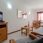 Lägenhet Centrally Located With Pool View