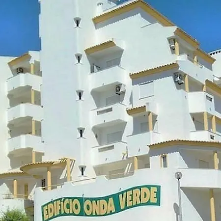 Centrally Located With Pool View Appartement