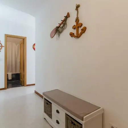 Lejlighed Centrally Located With Pool View *