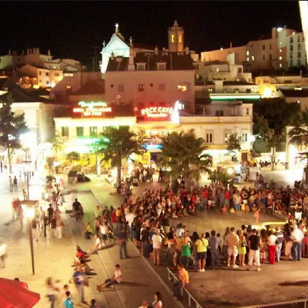 Centrally Located With Pool View Lejlighed Albufeira