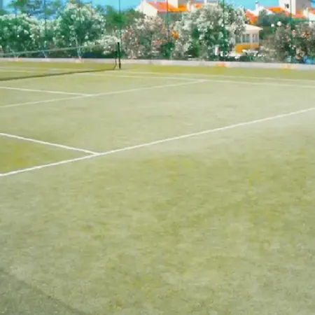 Lejlighed Centrally Located With Pool View