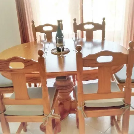 Centrally Located With Pool View Lejlighed *