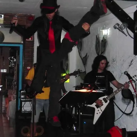 Lejlighed Centrally Located With Pool View *