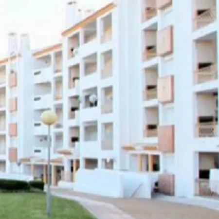 Lejlighed Centrally Located With Pool View